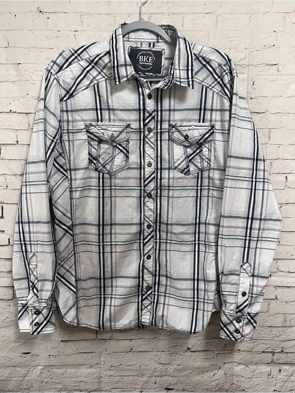 BKE Buckle Athletic Fit Long Sleeve Button Shirt White Gray Plaid